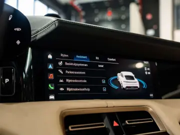 PORSCHE Taycan 4S 93.4 kWh - Sport design - 18-way - Spo