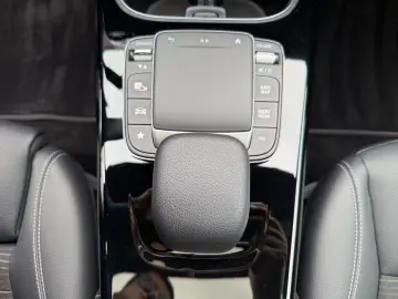 MERCEDES-BENZ A 250 e PANO NIGHT)LED CARPLAY ANDROID