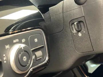 MERCEDES-BENZ A 250 e Progressive 360 Multibeam Dist&hellip;