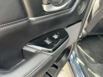 HONDA CR-V 2.0 Executive 4WD  AHK Navi Kamera HeadUp-D