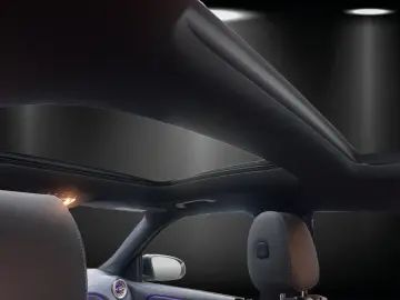 MERCEDES-BENZ EQB250  Adv  DISTRO Pano HUD KeyGo LED…