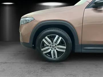 MERCEDES-BENZ EQB250  Adv  DISTRO Pano HUD KeyGo LED…