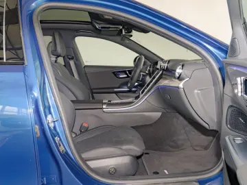 MERCEDES-BENZ C 180 AMG-Sport 360 Pano Night AHK Mem…