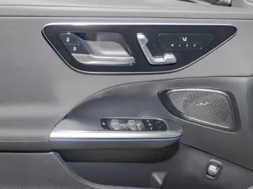 MERCEDES-BENZ C 180 AMG-Sport 360 Pano Night AHK Mem…