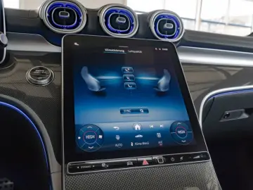 MERCEDES-BENZ C 180 AMG-Sport 360 Pano Night AHK Mem…