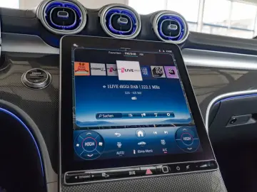 MERCEDES-BENZ C 180 AMG-Sport 360 Pano Night AHK Mem…