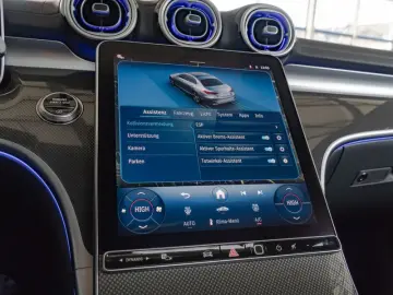 MERCEDES-BENZ C 180 AMG-Sport 360 Pano Night AHK Mem…