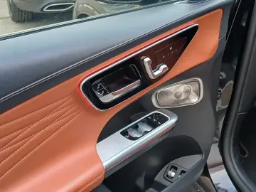 MERCEDES-BENZ GLC400e AMG 4M Hinterachslenkung Airma…