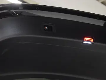 MERCEDES-BENZ GLC 400 e 4Matic AMG Line Pano Distron…