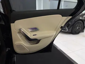 MERCEDES-BENZ A 250 e 8G Limo PANO LEDER BEIGE HUD WIDE 360
