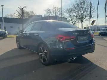 MERCEDES-BENZ A 250 e Limousine PROGRESSIVE NIGHT AH…