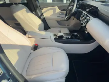 MERCEDES-BENZ A 250 e Limousine PROGRESSIVE NIGHT AH…