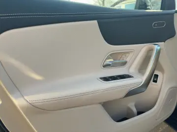 MERCEDES-BENZ A 250 e Limousine PROGRESSIVE NIGHT AH…