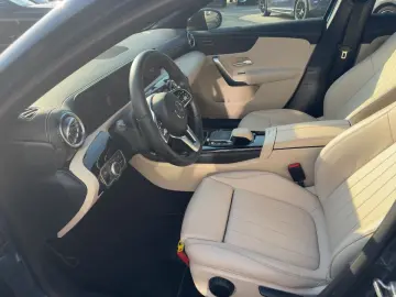 MERCEDES-BENZ A 250 e Limousine PROGRESSIVE NIGHT AH…