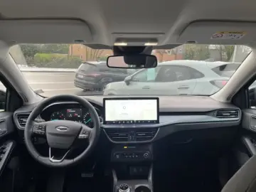 Ford Focus Active Autom. Kamera ACC Navi Winter-Pa