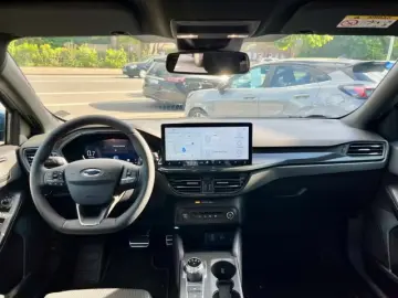 Ford Focus ST-Line X Styling- Easy-Parking-