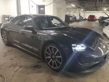 PORSCHE Taycan Performance Pano Alu 20  InnoDrive 5-Sitz