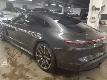 PORSCHE Taycan Performance Pano Alu 20  InnoDrive 5-Sitz