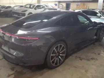 PORSCHE Taycan Performance Pano Alu 20  InnoDrive 5-Sitz