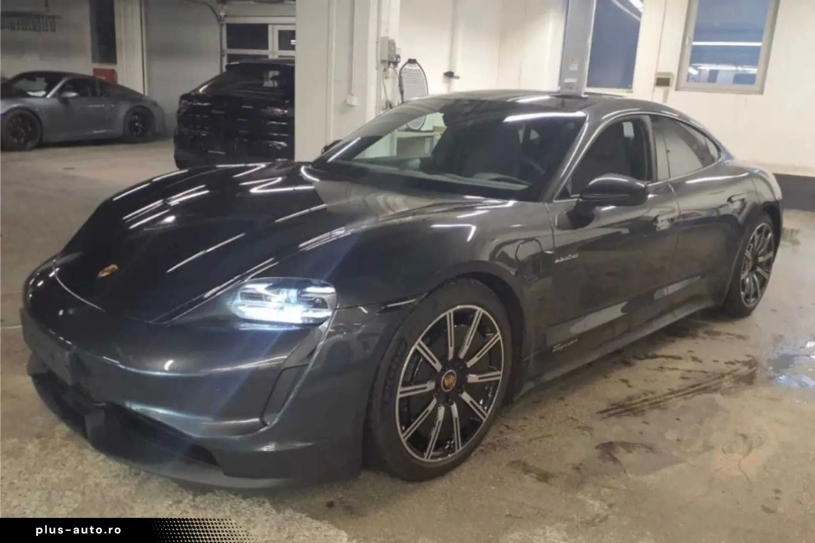 PORSCHE Taycan Performance Pano Alu 20  InnoDrive 5-Sitz