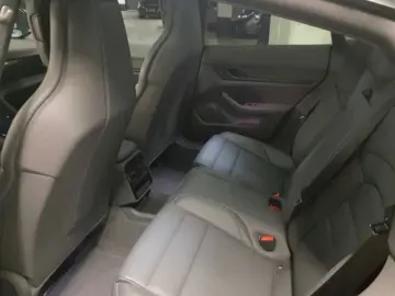 PORSCHE Taycan Performance Pano Alu 20  InnoDrive 5-Sitz