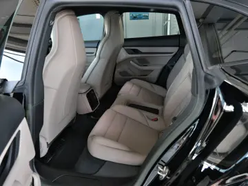 PORSCHE Taycan Sport Turismo Perf.Plus Hinterachslenkung