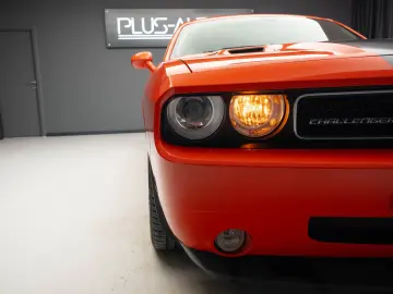 Dodge Challenger SRT-8