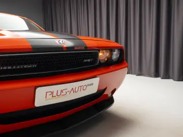 Dodge Challenger SRT-8