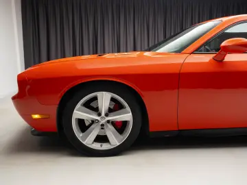 Dodge Challenger SRT-8