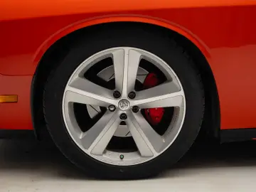 Dodge Challenger SRT-8