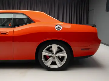 Dodge Challenger SRT-8