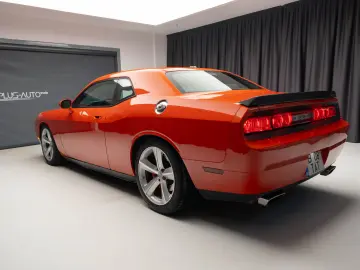 Dodge Challenger SRT-8