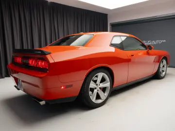 Dodge Challenger SRT-8