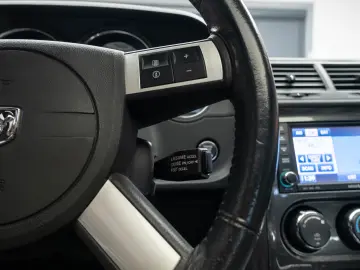 Dodge Challenger SRT-8