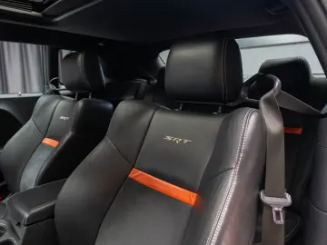 Dodge Challenger SRT-8