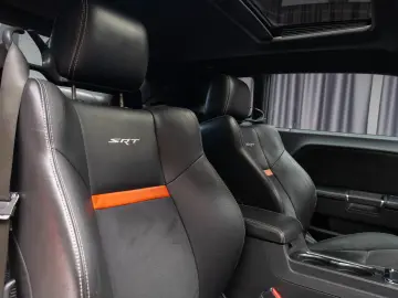 Dodge Challenger SRT-8