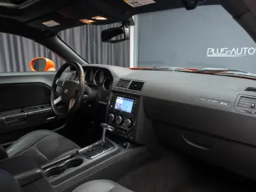 Dodge Challenger SRT-8