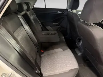 VW T-Roc 1.5 TSI Move DSG LED Navi ACC RFK 2xKlima