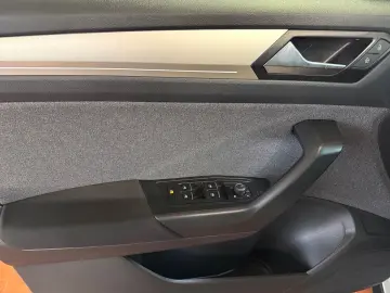 VW T-Roc 1.5 TSI Move DSG LED Navi ACC RFK 2xKlima