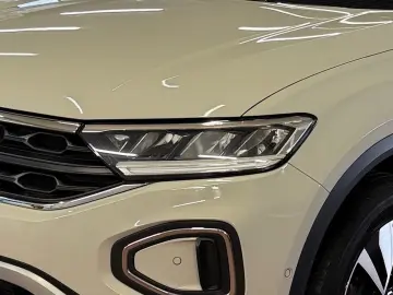 VW T-Roc 1.5 TSI Move DSG LED Navi ACC RFK 2xKlima