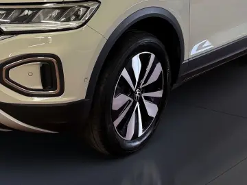 VW T-Roc 1.5 TSI Move DSG LED Navi ACC RFK 2xKlima