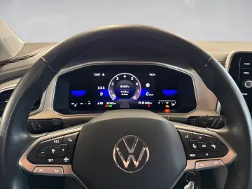 VW T-Roc 1.5 TSI Move DSG LED Navi ACC RFK 2xKlima