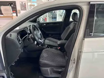 VW T-ROC R-Line TSI CarPlay Kamera ACC LED SHZ PDC