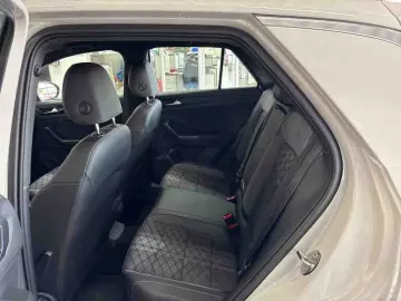 VW T-ROC R-Line TSI CarPlay Kamera ACC LED SHZ PDC