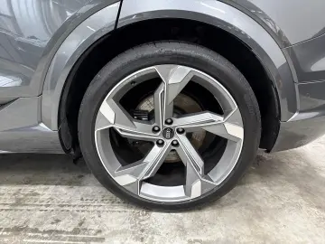 AUDI SQ8 Sportback e-tron