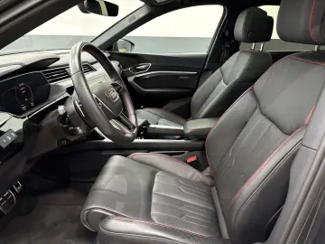 AUDI SQ8 Sportback e-tron