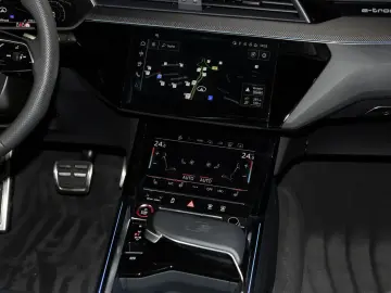 AUDI SQ8 Sportback e-tron 370 kW