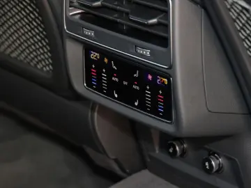 AUDI Q8 50 TDI quattro competition plus