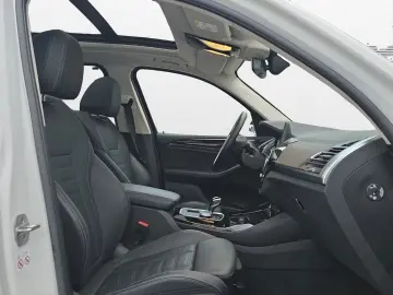 BMW X3 XDRIVE LASER HUD 61TKM PANORAMA KAMERA SHZ