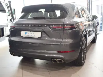 PORSCHE Cayenne Turbo